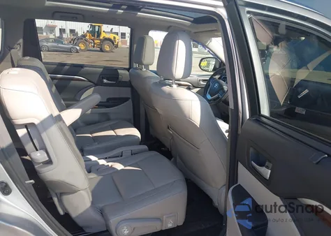 2015 Toyota Highlander Limited Platinum V6 из США, поврежденный, VIN 5TDDKRFH4FS119236